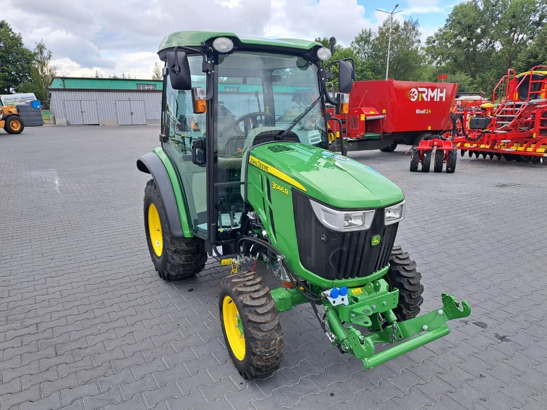 John Deere 3046R - Tracteur