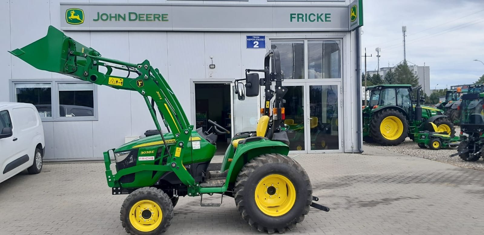 John Deere 3038E - Tracteur