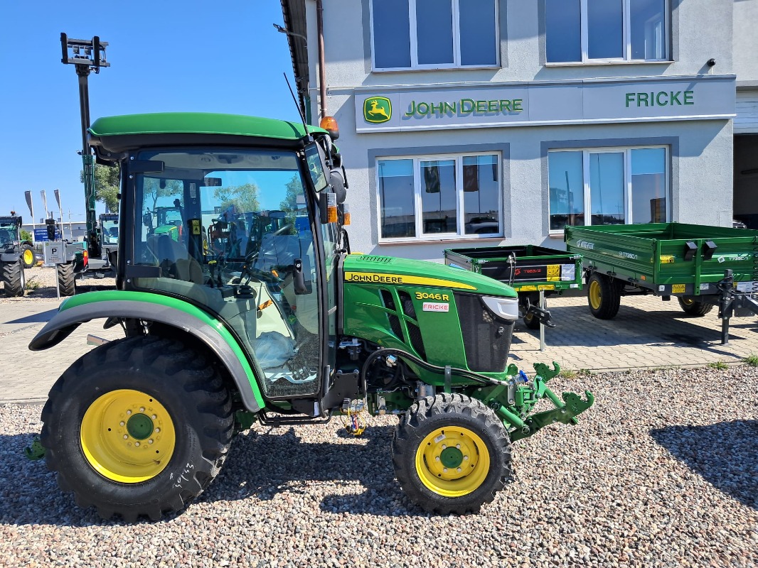 John Deere 3046R - Tracteur