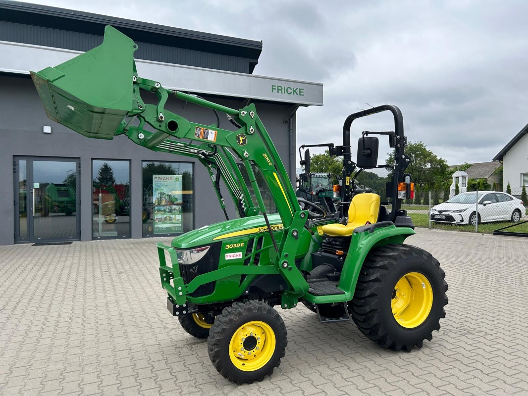 John Deere 3038E - Tracteur