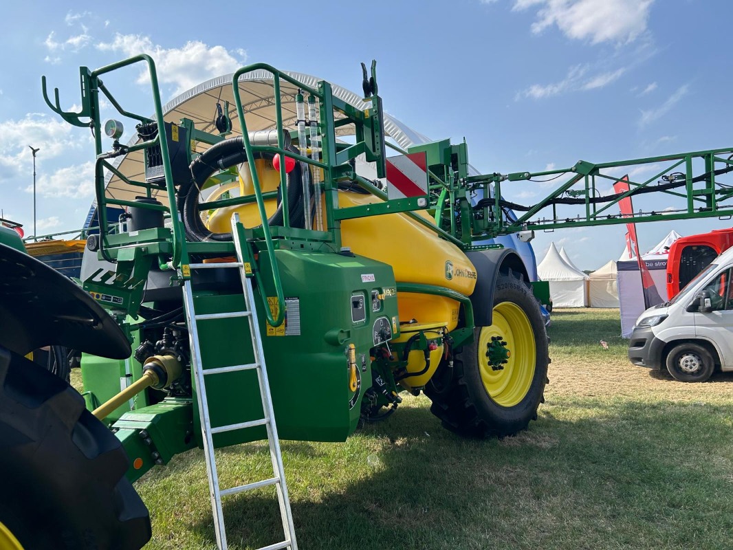 John Deere R 952i - Nawożenie/technologia ochrony roślin/konserwacja - Podskórnie