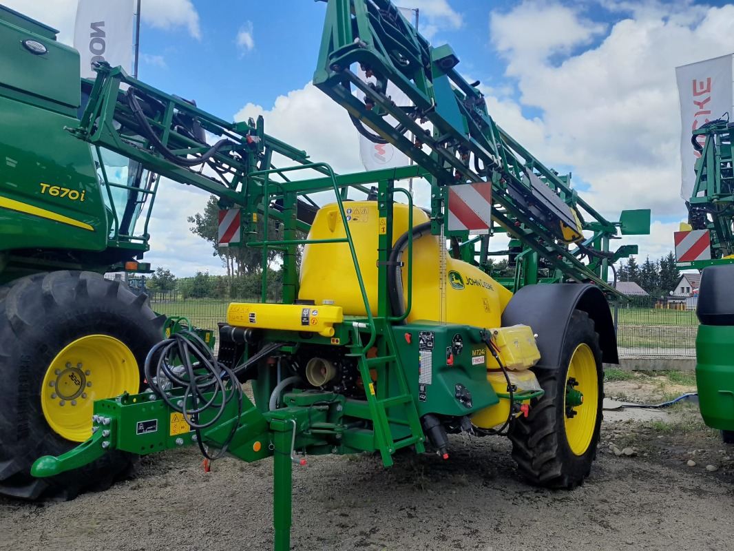 John Deere M 724 - Nawożenie/technologia ochrony roślin/konserwacja - Podskórnie