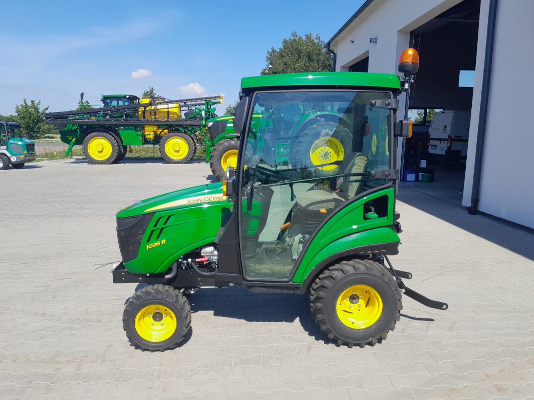 John Deere 1026R - Ciągnik