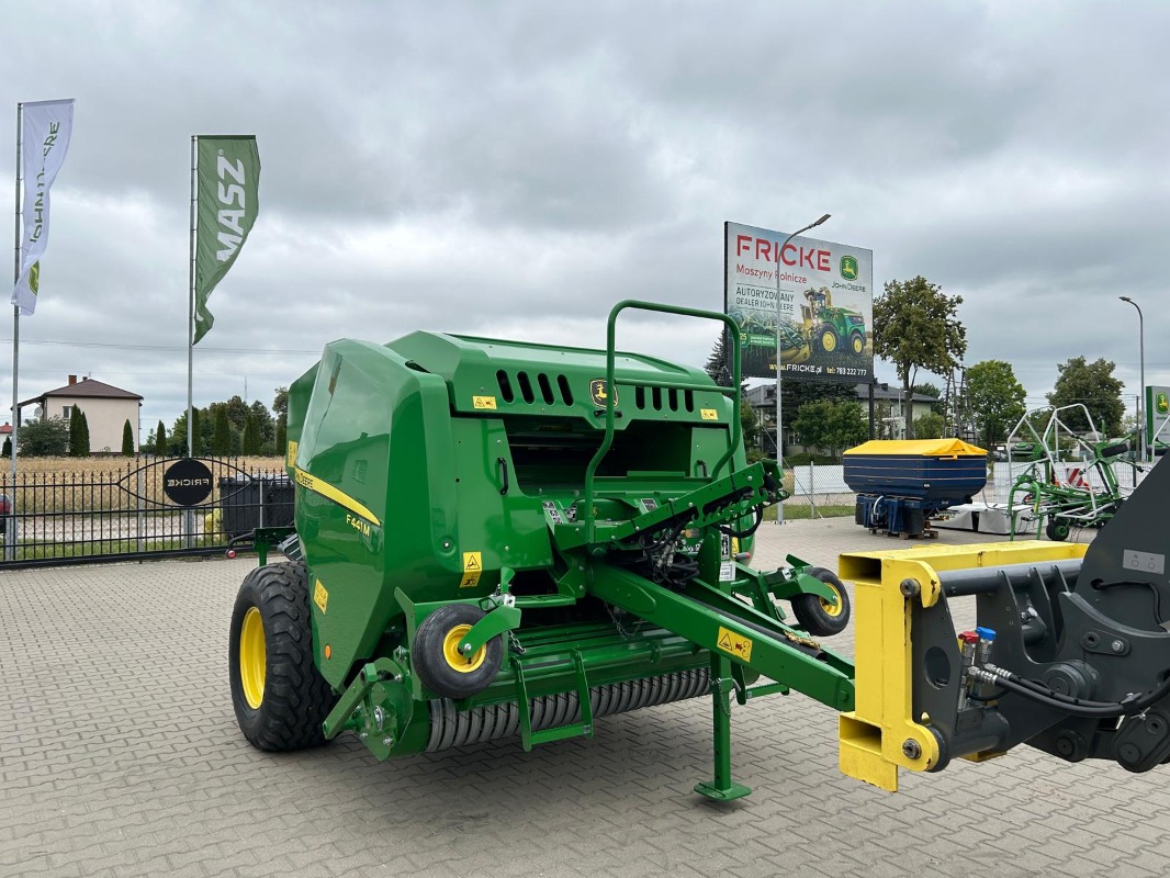 John Deere F 441M - Appuyez sur - Presse à balles rondes