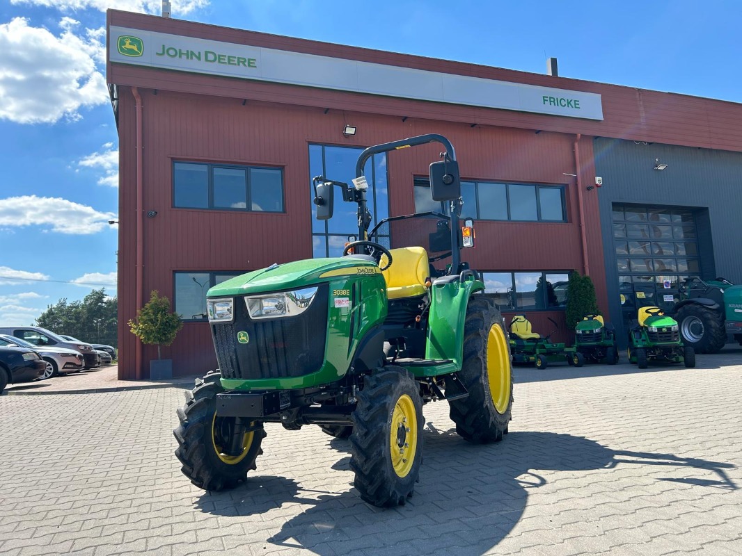 John Deere 3038E - Tracteur