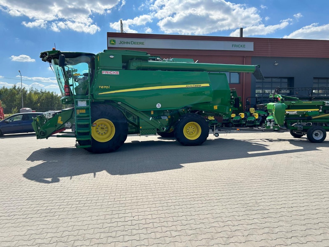 John Deere T 670i - Kombajn