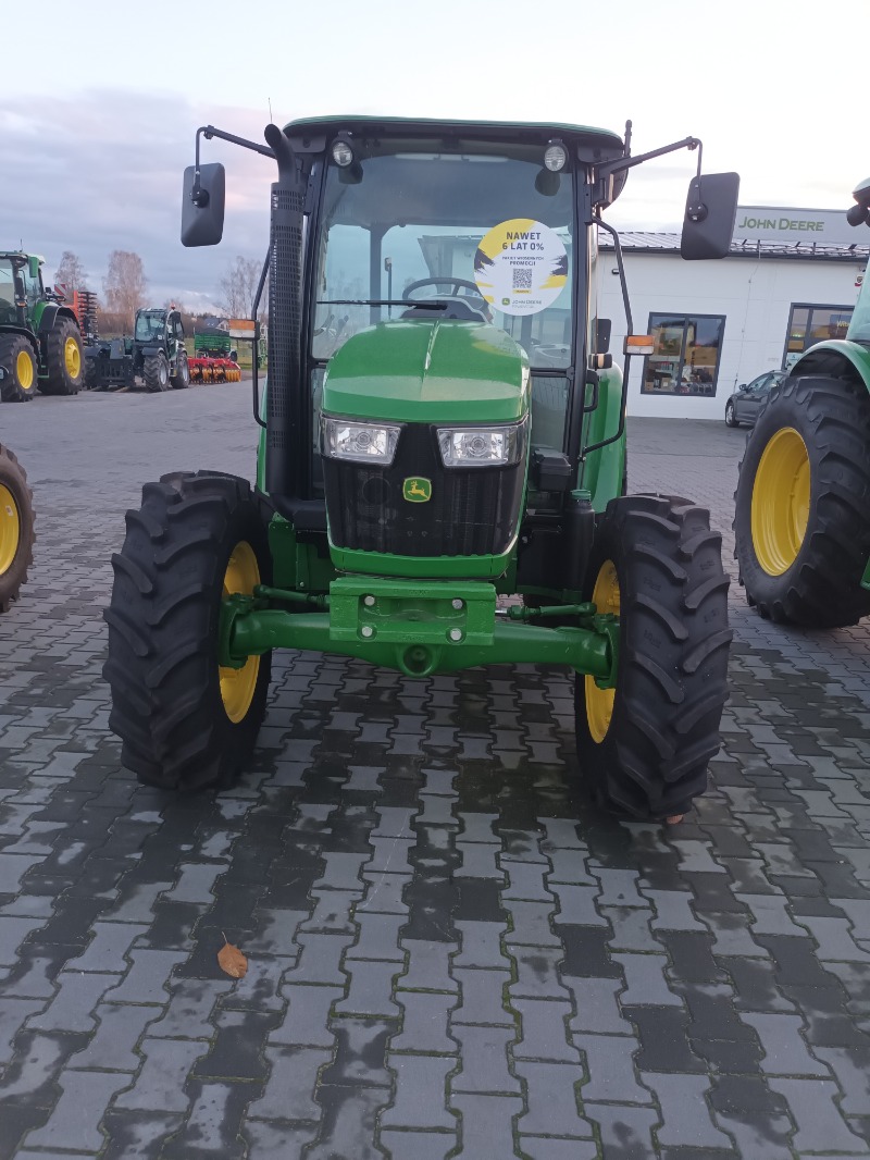 John Deere 5075E - Traktor