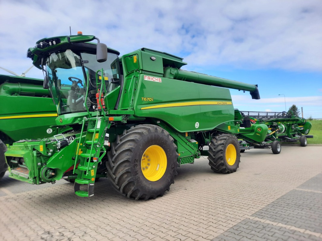 John Deere T670i - Combine harvester